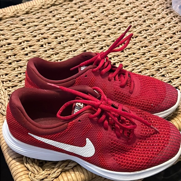 Red Nike Revolution 4 GS Running Shoes 5.5 Y - Picture 1 of 6